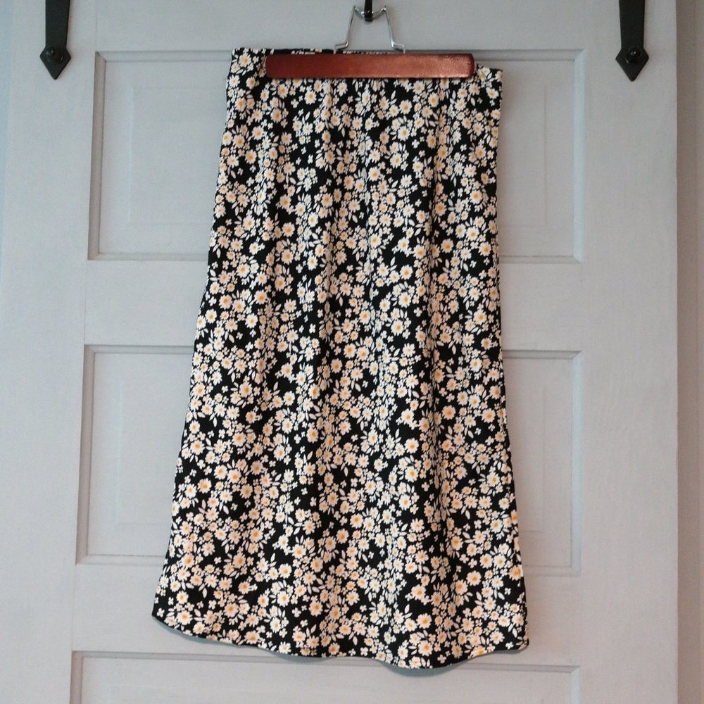 Hollister Black Floral Ultra High Rise Midi Skirt Size Small